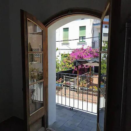 Apartamento De Diseno Cerca De Tren, Playa Y Bcn Masnou Kültér fotó